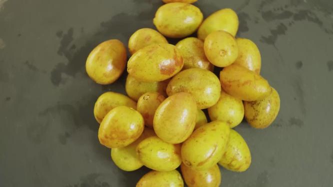 网红水果黄皮果鸡心果