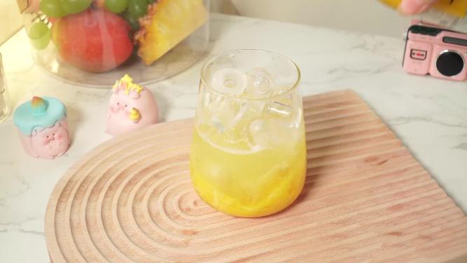 菠萝气泡水水果饮料健康饮品