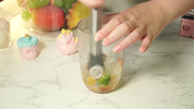 黄皮果鸡心果榨汁饮料5