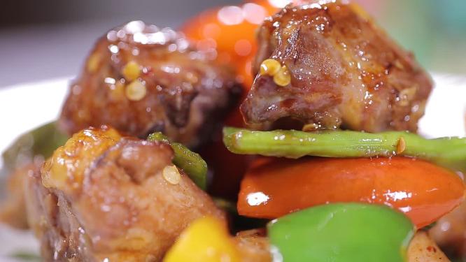 彩椒扁豆炒鸭肉