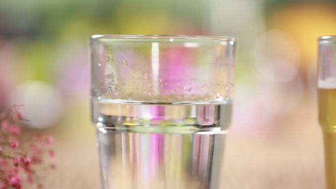 白酒和啤酒喝酒玻璃杯