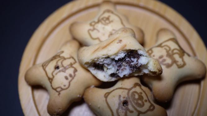 儿童夹心饼干小熊饼干甜点