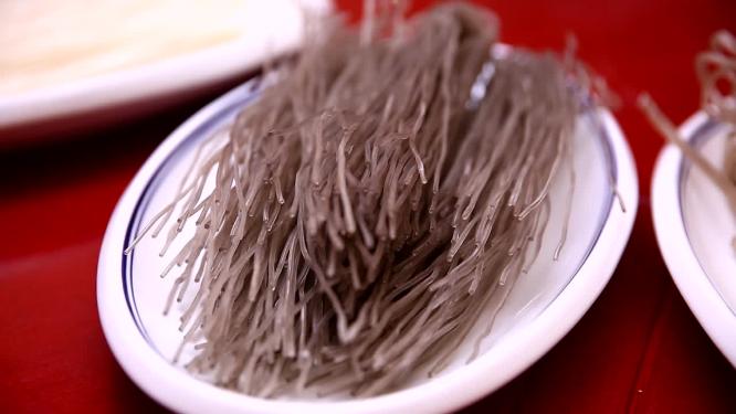 地方特产红薯粉酸辣粉绿豆粉蕨根粉