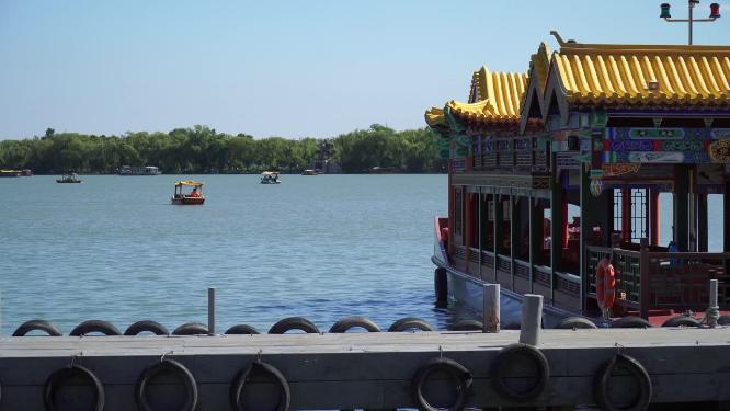 渡轮船只游湖划船游船湖上颐和园