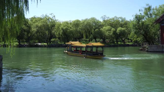 渡轮船只游湖划船游船湖上颐和园