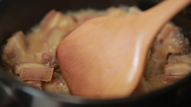 红烧肉鱿鱼炖肉