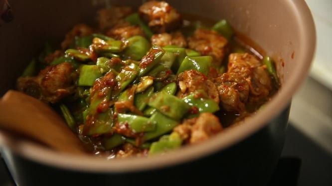 高压锅制作扁豆排骨焖饭