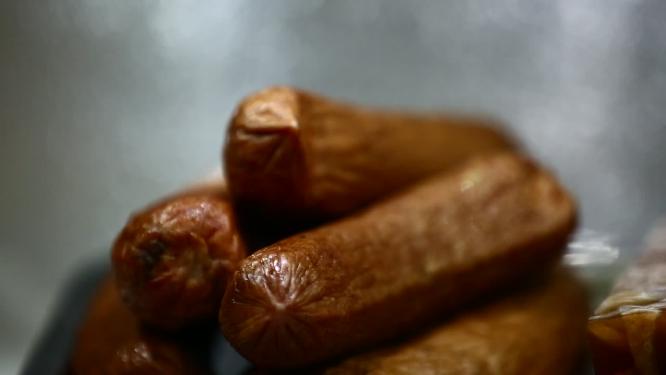 冷柜卖各种香肠火腿肉肠