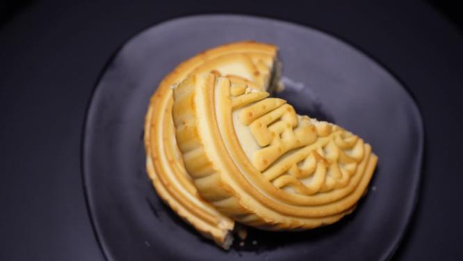 切开月饼哈密瓜果料月饼馅料