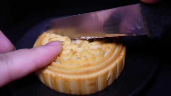 切开月饼哈密瓜果料月饼馅料