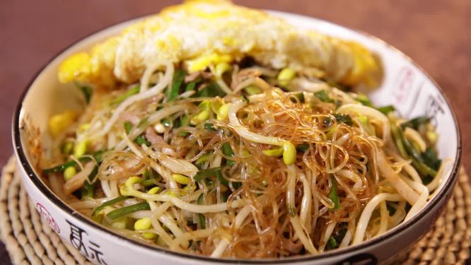 家常美食韭菜豆芽炒粉丝