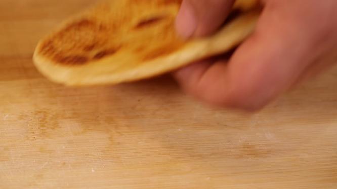 平底锅烙饼制作香酥口袋饼