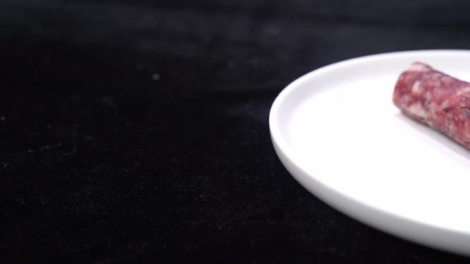 烧焦的腊肠香肠熏香肠