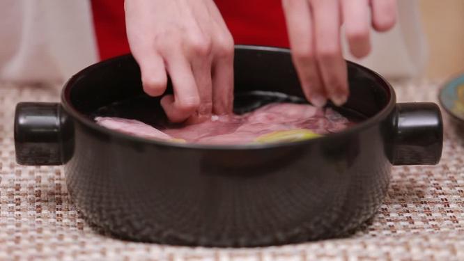 砂锅葱姜炖牛肉