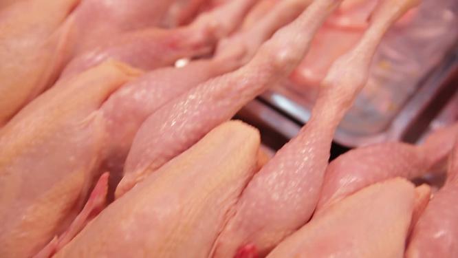 肉类市场超市卖整鸡鸡肉白条鸡