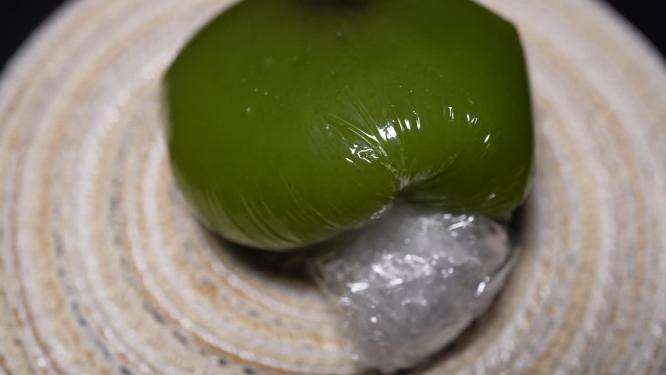 青团网红艾草团子蛋黄肉松豆沙艾叶清明果糕点特产