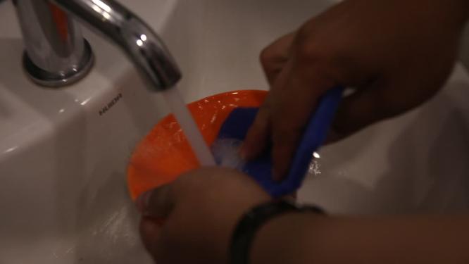 洗手池水龙头刷碗洗碗刷盘子