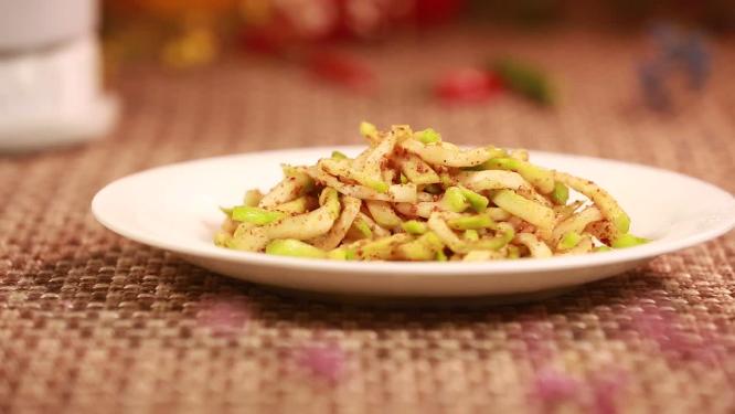 一盘榨菜咸菜小菜