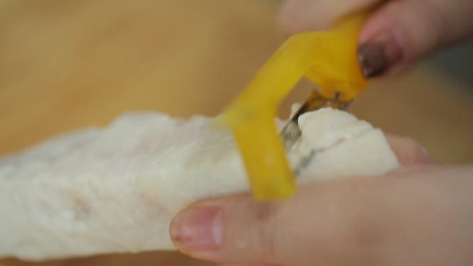 削皮刀制作晾衣白肉切肉片
