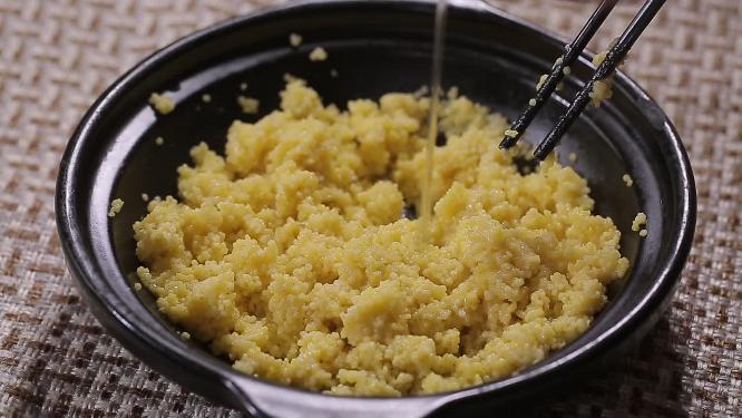 小米和面擀面片切面片制作锅巴