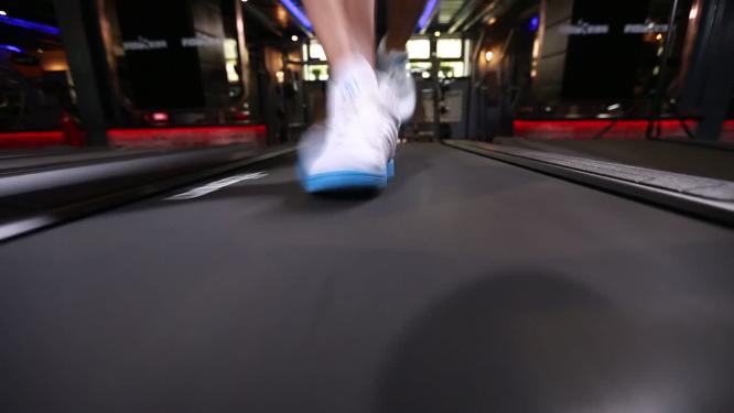 【镜头合集】健身房跑步机腿部训练