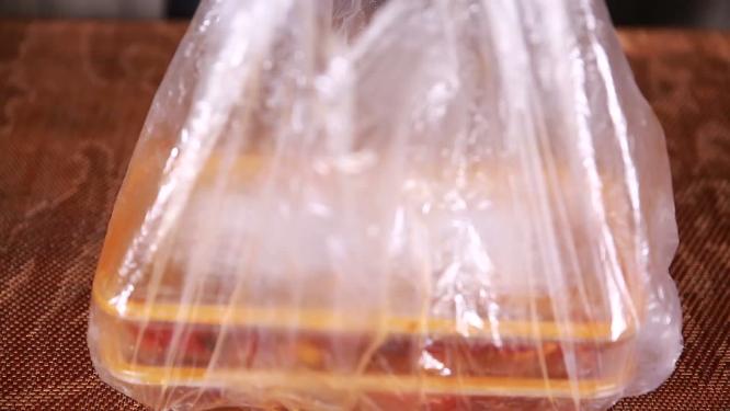 【镜头合集】外卖食品倒出红油