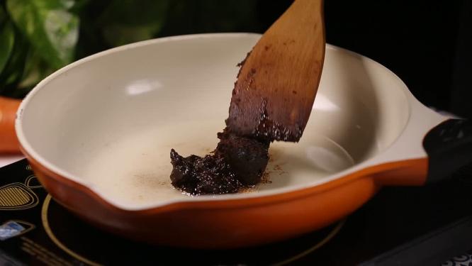 【镜头合集】平底锅炒制炸酱拌饭酱