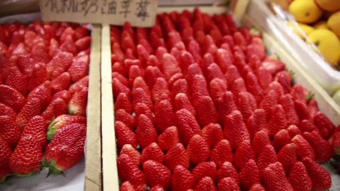 【镜头合集】水果市场卖草莓猕猴桃芒果摊位