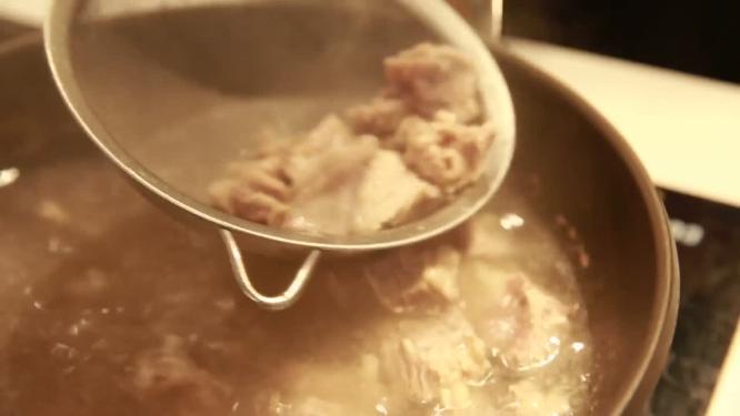 【镜头合集】清水焯牛肉煮牛腩去血沫