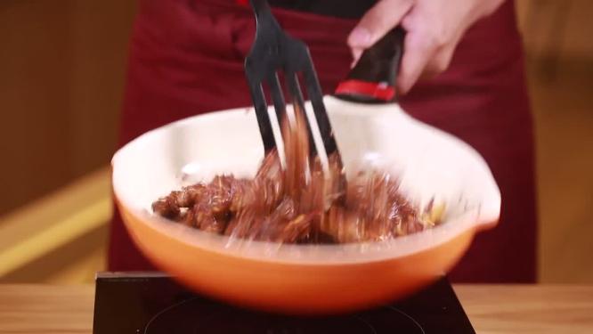 【镜头合集】炒烤肉炒制牙签肉