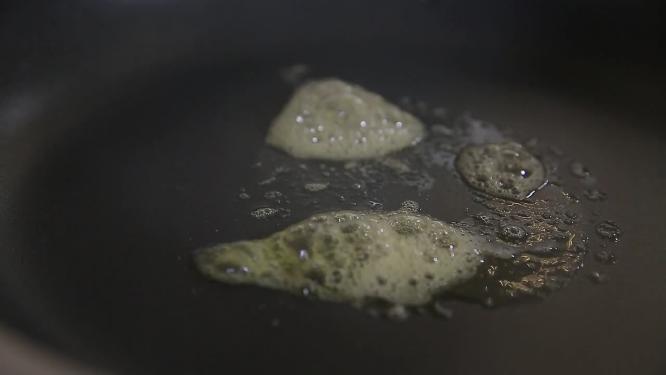 【镜头合集】热锅凉油炒蘑菇