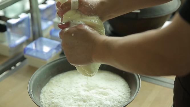 【镜头合集】过滤豆浆里的豆渣