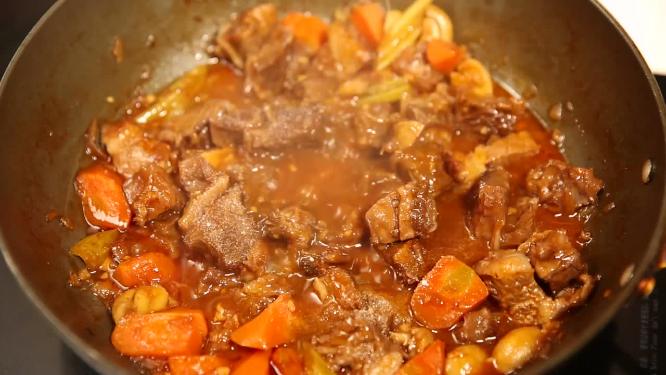 【镜头合集】香辣底料炖制鸡肉