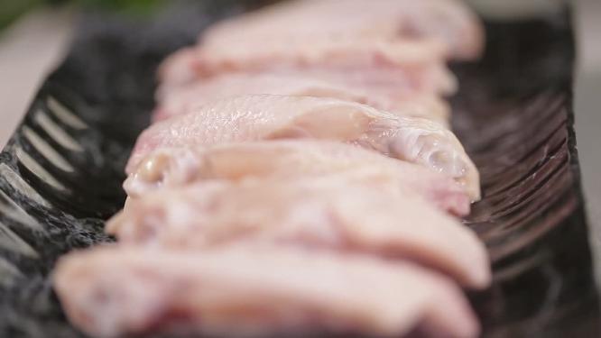 【镜头合集】鸡翅中打花刀腌制鸡翅入味