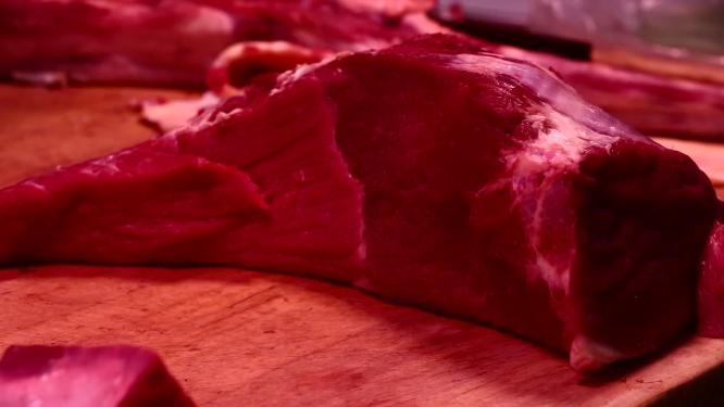猪肉市场卖肉肉贩子卖猪肉