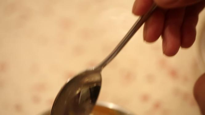用剪刀拆解梭子蟹飞蟹