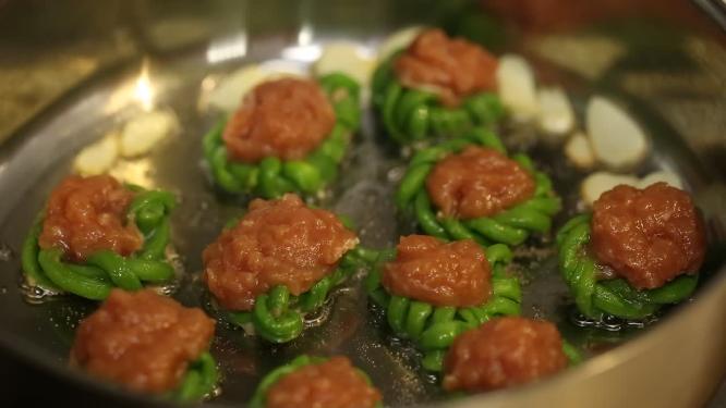 蒸锅笼屉蒸制豇豆酿肉