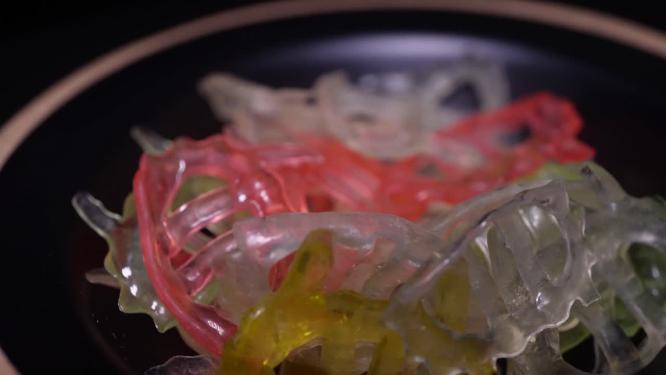 卡通虾片泡司油炸膨化食品零食