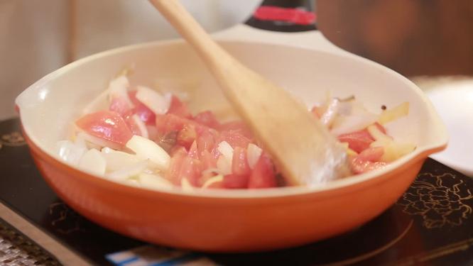 平底锅炒时蔬蔬菜