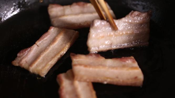 平底锅烤肉煎五花肉片