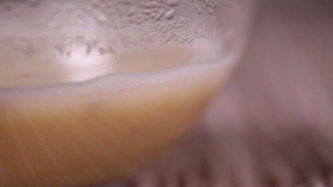 绿豆糕配茶水