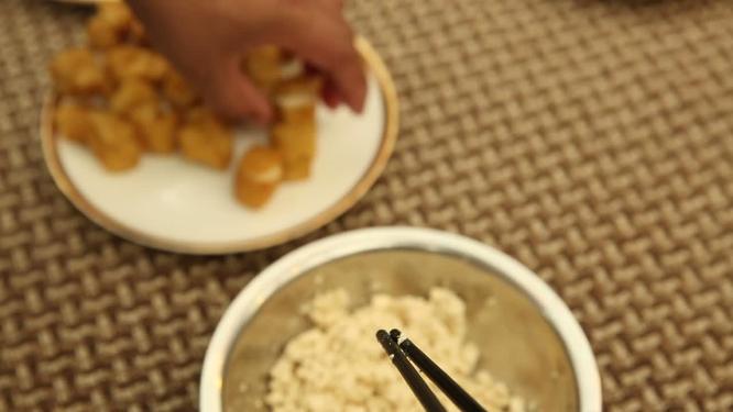 豆腐塞豆泡