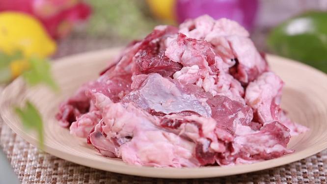 牛腩肉头下脚料筋头巴脑