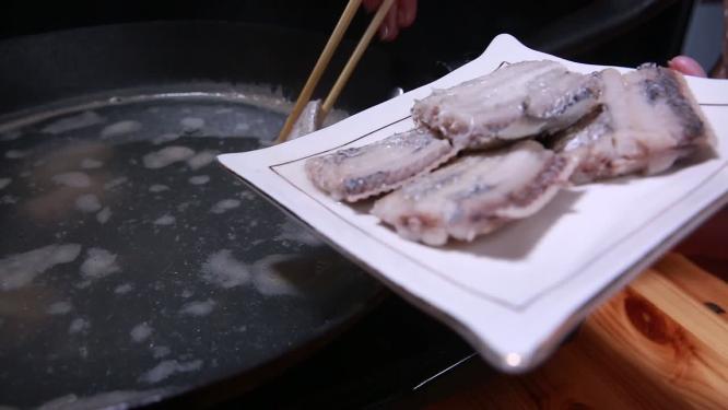 【镜头合集】带鱼出锅装盘