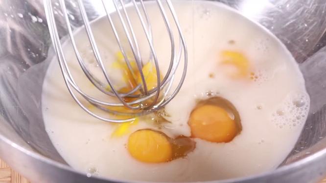 【镜头合集】打蛋器发鸡蛋制作甜点