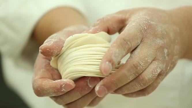 【镜头合集】擀面杖擀皮包饺子