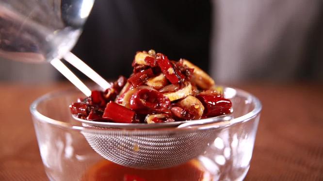 【镜头合集】玻璃碗收集炒菜里的油