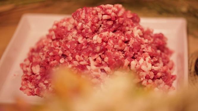 【镜头合集】荸荠猪肉馅料