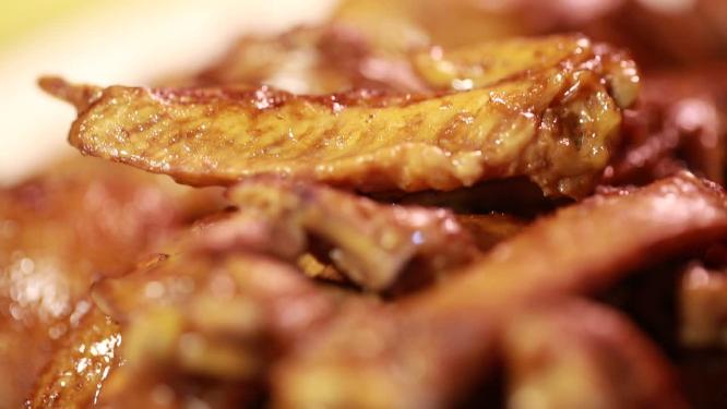 【镜头合集】酱鸡脖子卤鸡头卤翅尖下酒菜