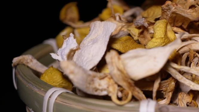 【镜头合集】东北特产鸡油菌干蘑菇黄金股小黄蘑菇榆黄蘑
